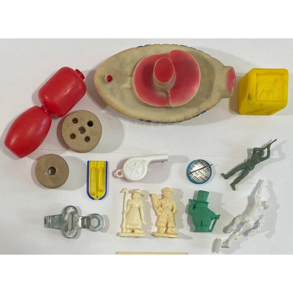 1960s Toys & Baseball Cards Yogi Berra Cracker Jack Beatles W.C. Fields Eraser - Picture 5 of 9